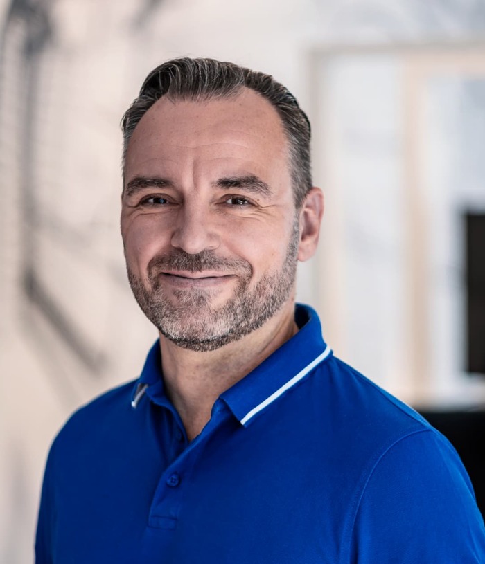 Jörg Schmalfuß im Kfz-Sachverständigenbüro